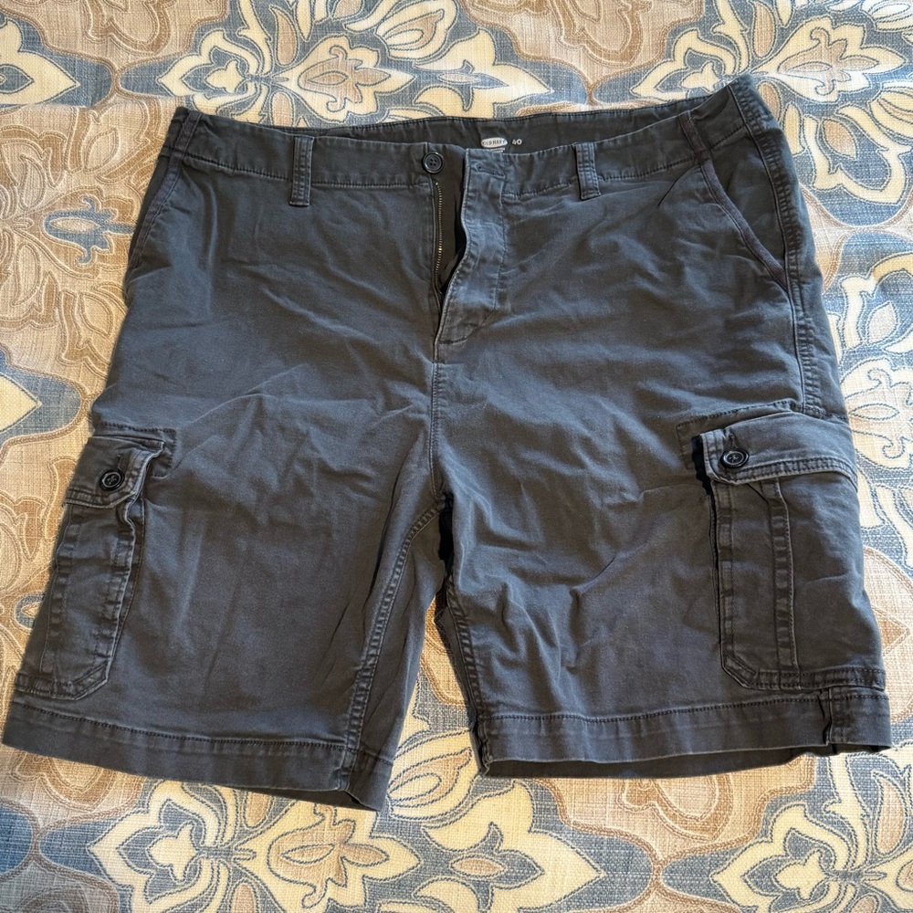Old Navy Men's Charcoal Grey Cargo Shorts Size 40
